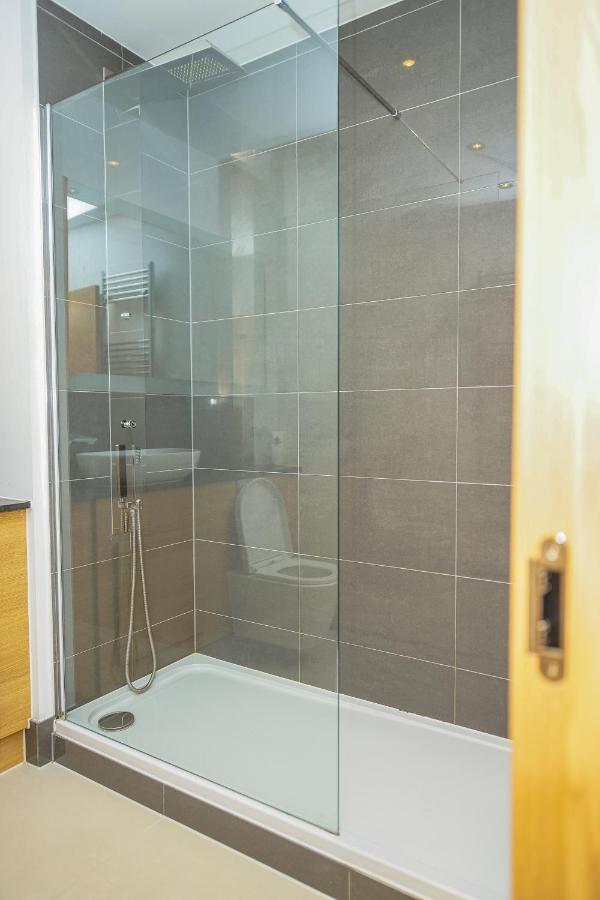 Dartford Luxury 2 Bed Apartment Bagian luar foto